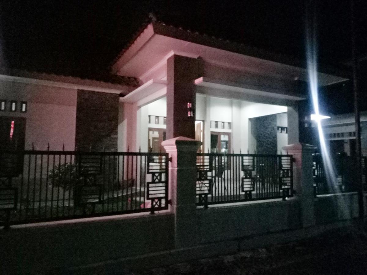 Wisma Andali Syariah Near Rsud Cideres Majalengka Extérieur photo